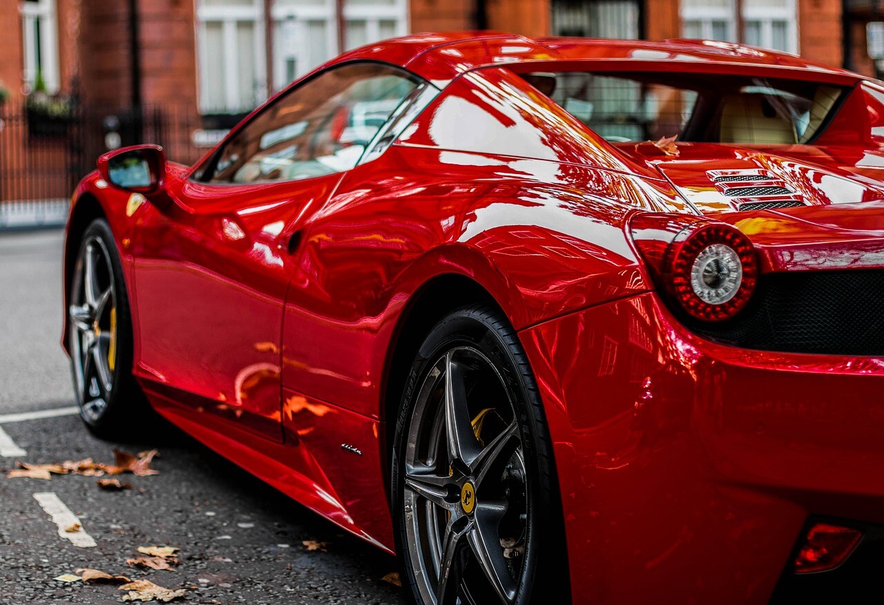 רקע של מכונית אדומה